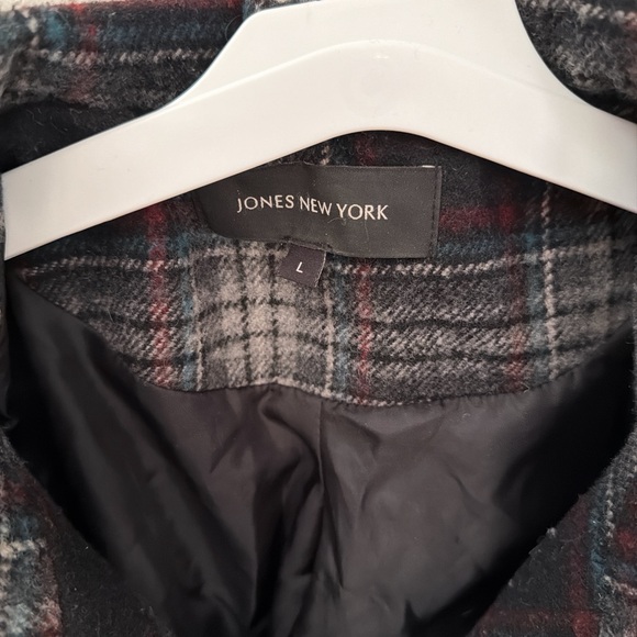 Jones New York Black, white,red green and Gray Plaid Wool Blend Coat Size Large - Picture 2 of 6